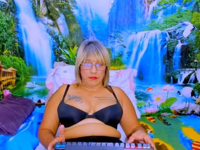 indianroxy live cam on BongaCams