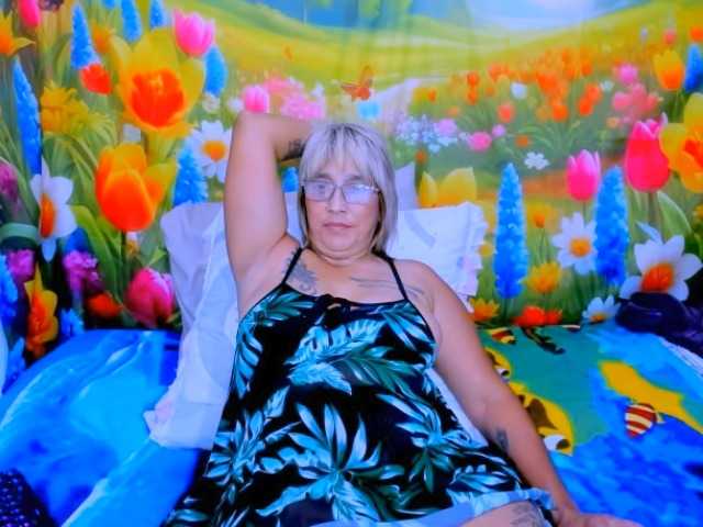 indianroxy live cam on BongaCams