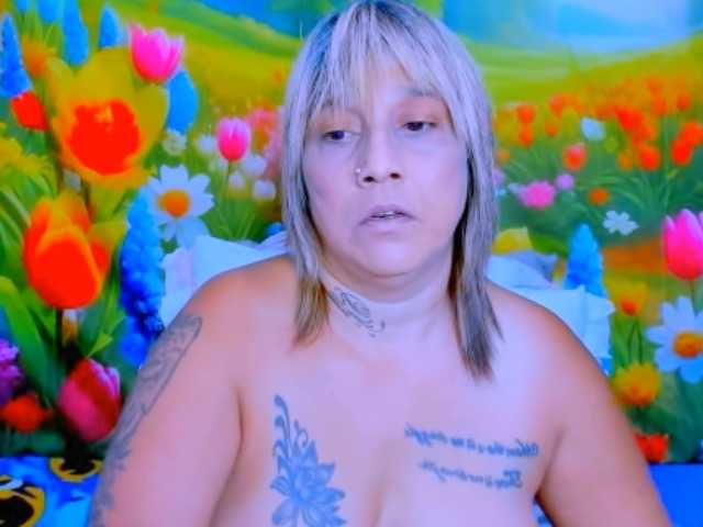 indianroxy — live female cam