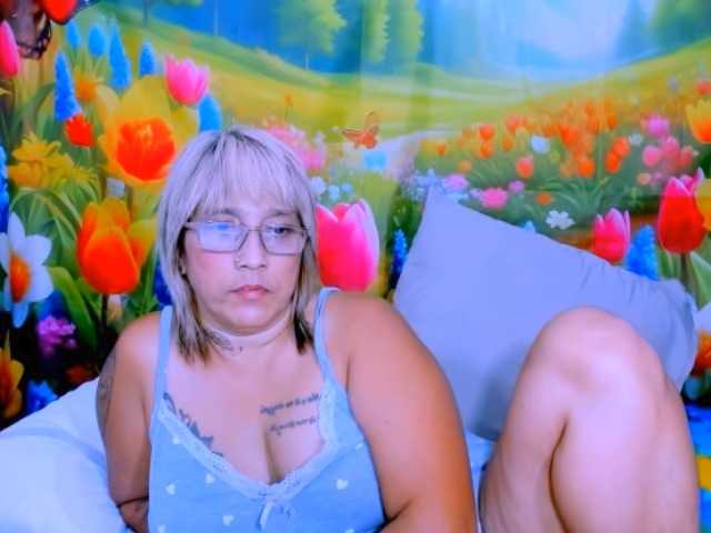 indianroxy live cam on BongaCams