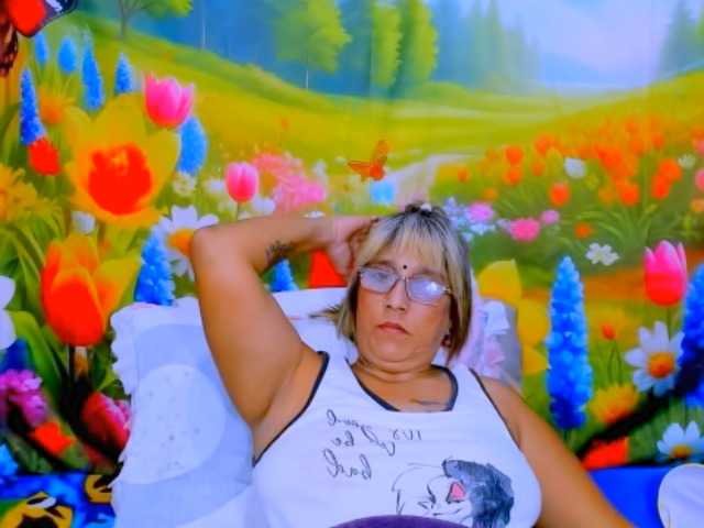 indianroxy live cam on BongaCams