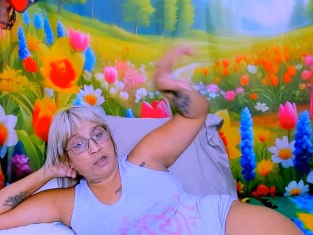 indianroxy live cam on BongaCams