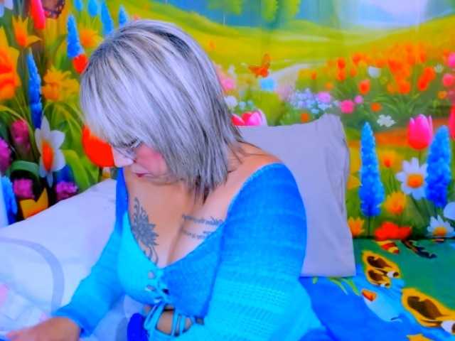 indianroxy live cam on BongaCams