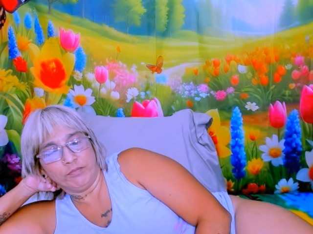 indianroxy live cam on BongaCams
