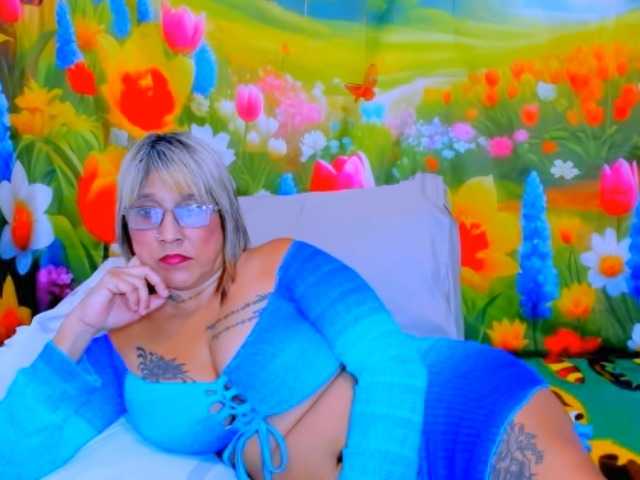 indianroxy live cam on BongaCams