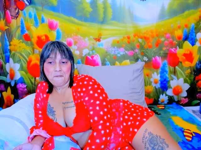 Webcam performer Indianroxy online show Indianroxy