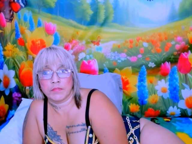 indianroxy live cam on BongaCams