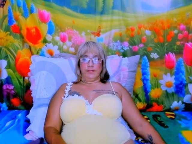 indianroxy live cam on BongaCams