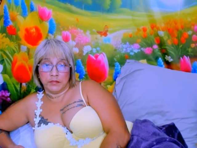 indianroxy live cam on BongaCams