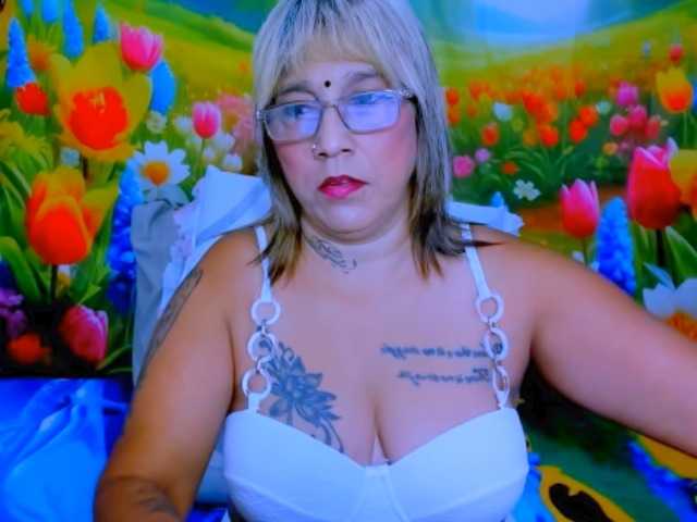 indianroxy live cam on BongaCams