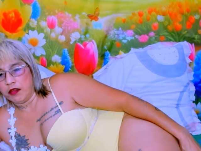indianroxy live cam on BongaCams