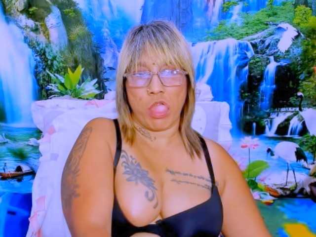 indianroxy live cam on BongaCams