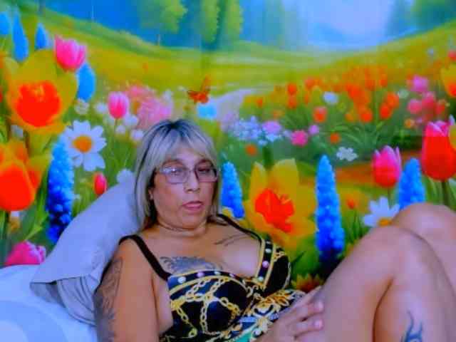 indianroxy webcam