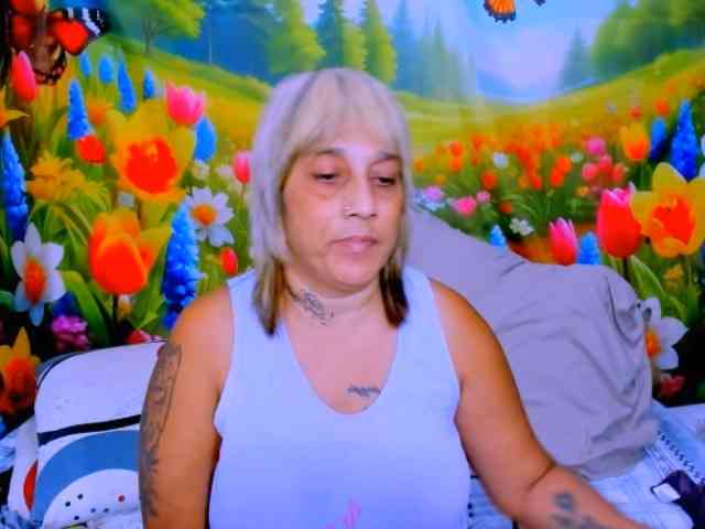 indianroxy webcam