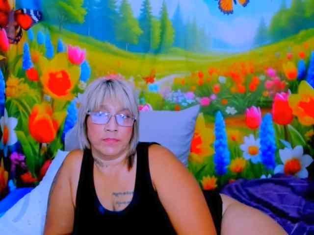 indianroxy Live Webcam on BongaCams