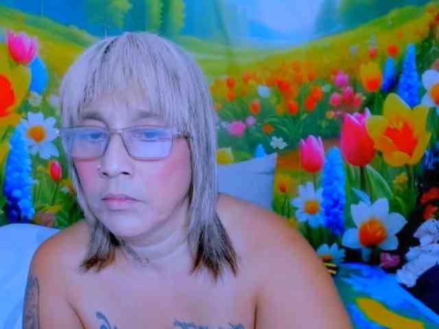 indianroxy webcam