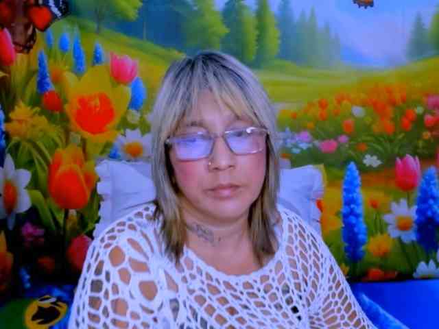 indianroxy webcam