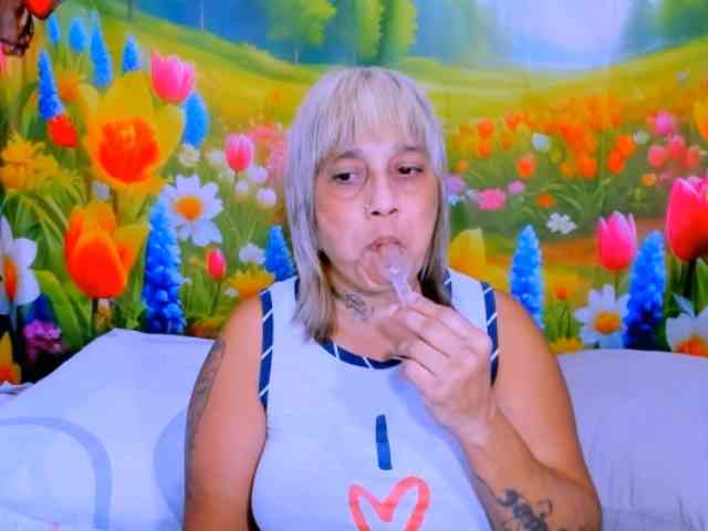 indianroxy webcam