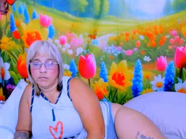 indianroxy webcam