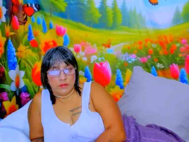indianroxy Live Webcam on BongaCams