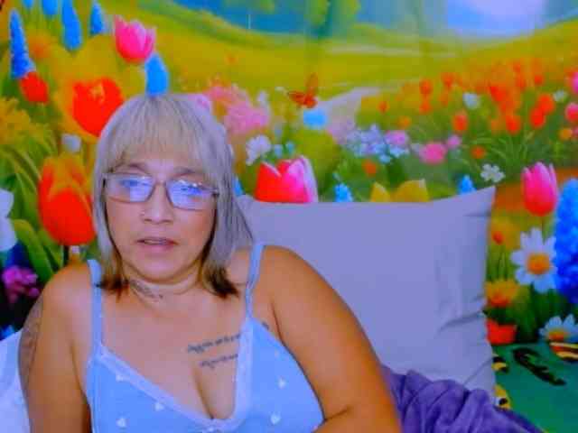 indianroxy webcam