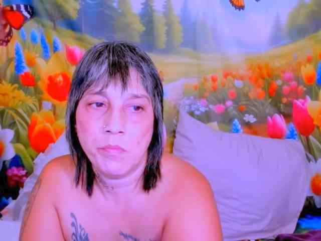 indianroxy webcam