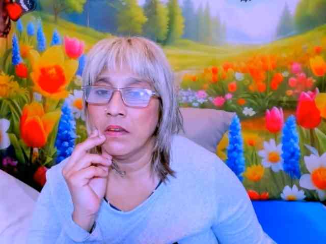 indianroxy webcam