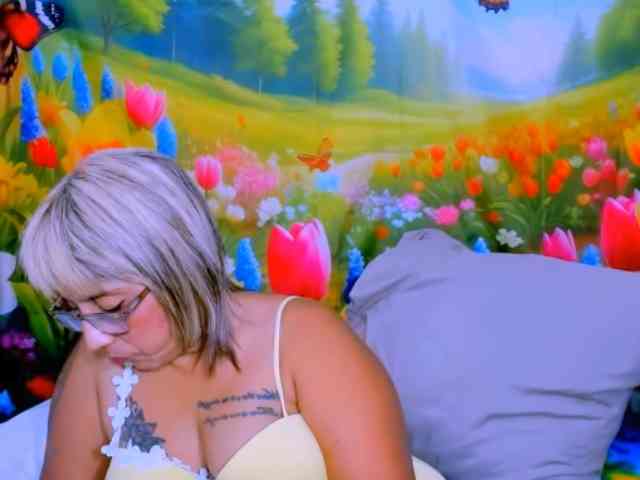 indianroxy webcam