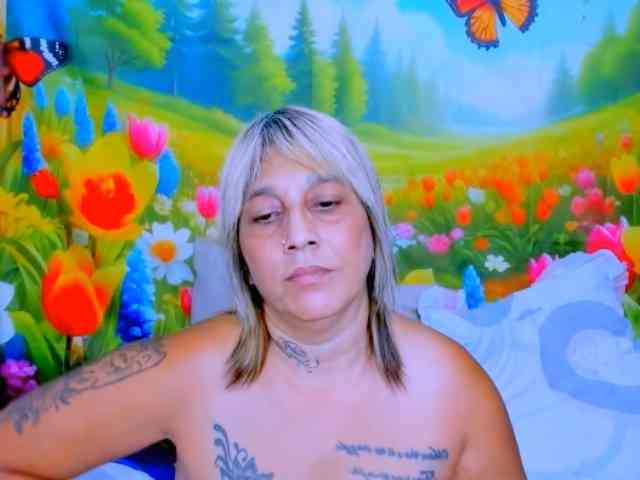indianroxy webcam