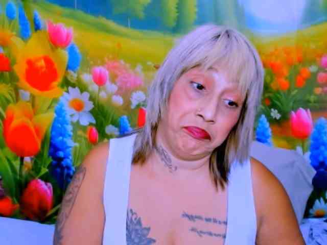 indianroxy webcam