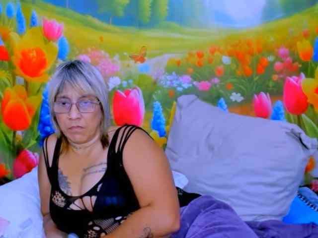 indianroxy webcam