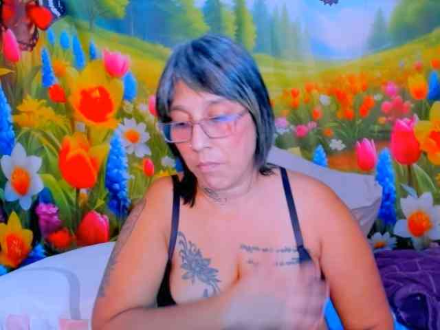 indianroxy Live Webcam on BongaCams