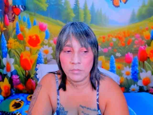 indianroxy webcam
