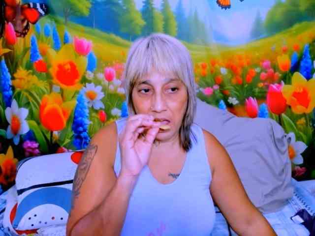 indianroxy webcam