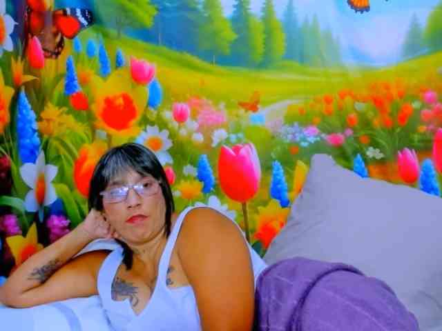 indianroxy Live Webcam on BongaCams