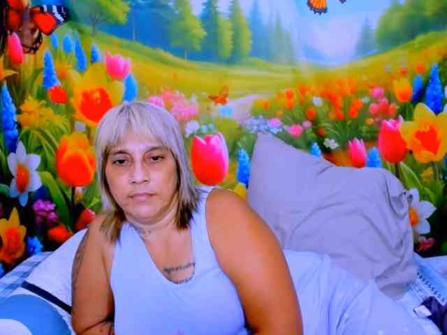 indianroxy webcam