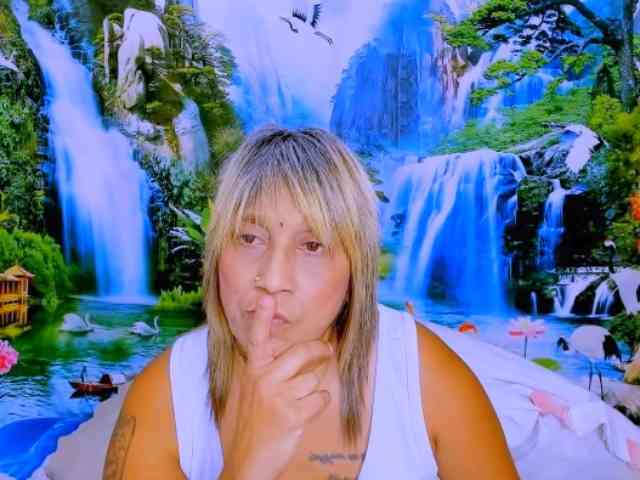 indianroxy webcam