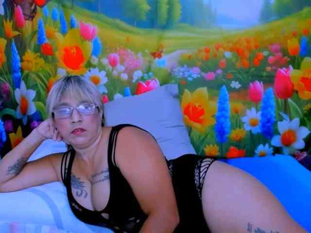 indianroxy webcam