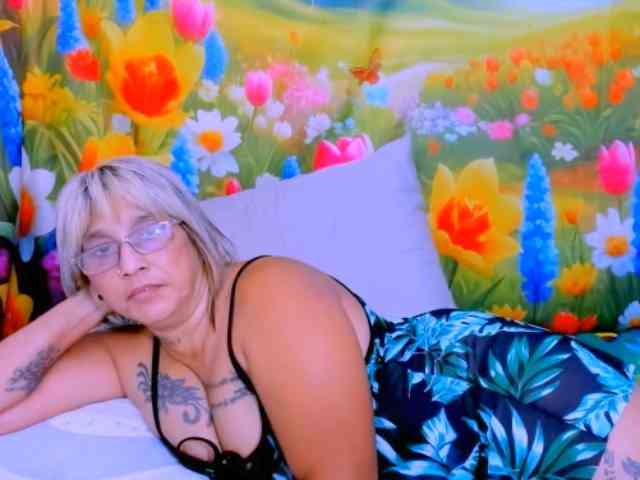 indianroxy webcam