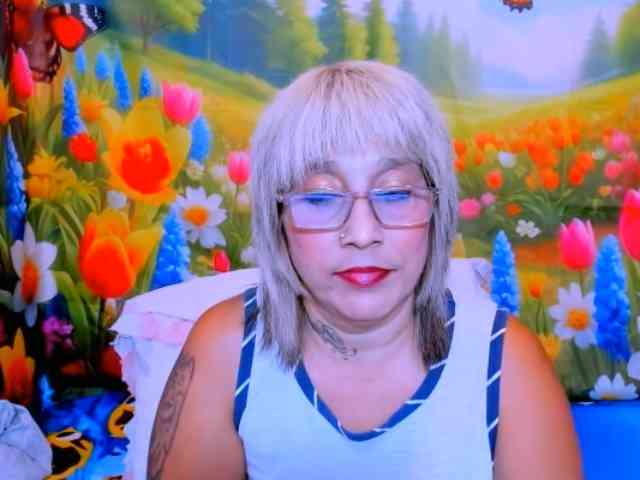 indianroxy webcam