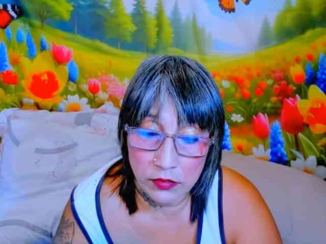indianroxy webcam