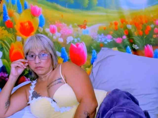 indianroxy webcam