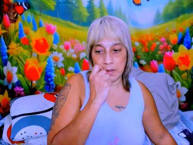indianroxy webcam