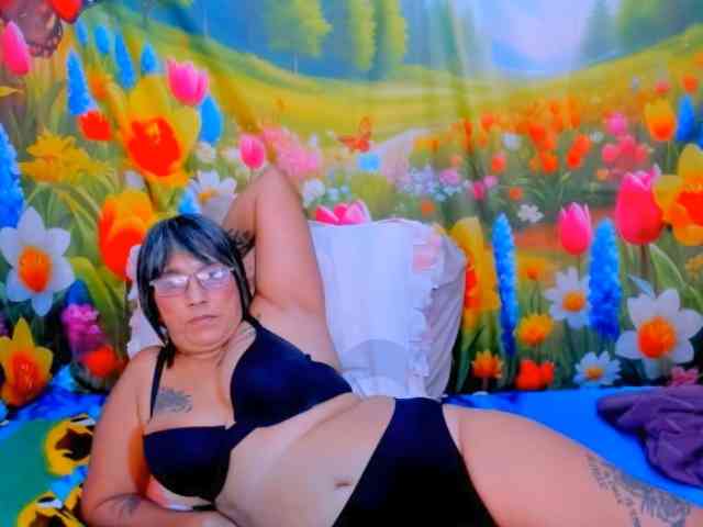 indianroxy Live Webcam on BongaCams