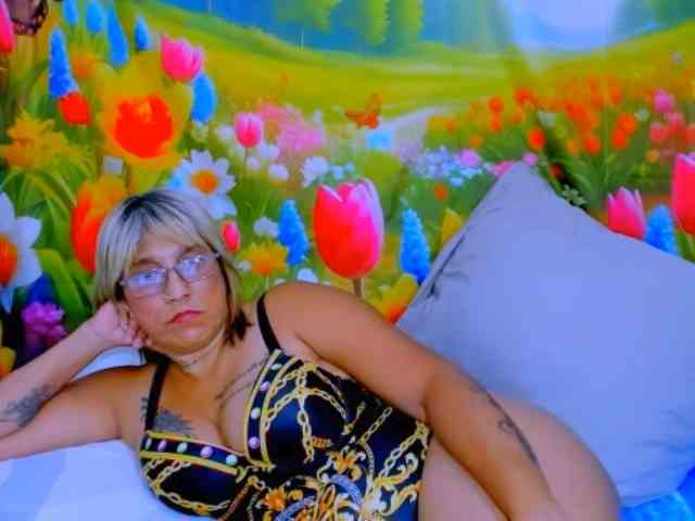 Model: indianroxy