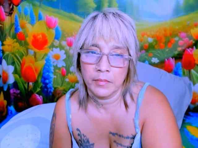 indianroxy webcam