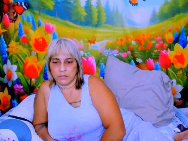 indianroxy webcam