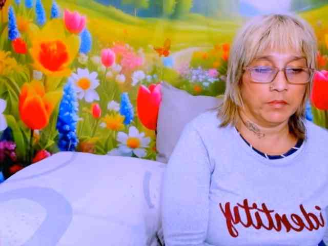 indianroxy webcam