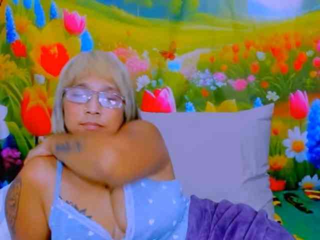 indianroxy webcam