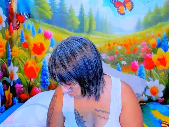 indianroxy webcam